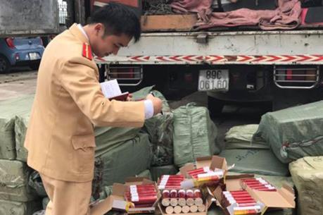 Thanh Hóa: Bắt giữ xe ô tô vận chuyển 7.200 quả pháo