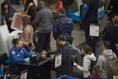 Thẩm phán Mỹ gia hạn phong tỏa sắc lệnh cấm nhập cảnh của Tổng thống Donald Trump