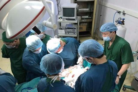 Cứu sống bệnh nhân bị vỡ tim, đa chấn thương