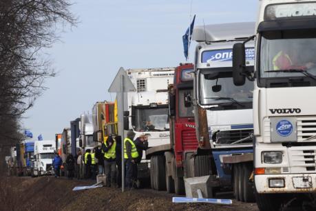 Tài xế xe tải Nga đình công trên toàn quốc phản đối thuế đường bộ mới