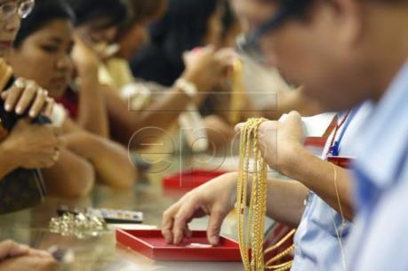 Giá vàng rời khỏi mức cao trong hơn năm tuần