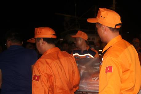 Bàn giao thi thể 7 thuyền viên cho các thân nhân vụ chìm tàu Hải Thành 26-BLC