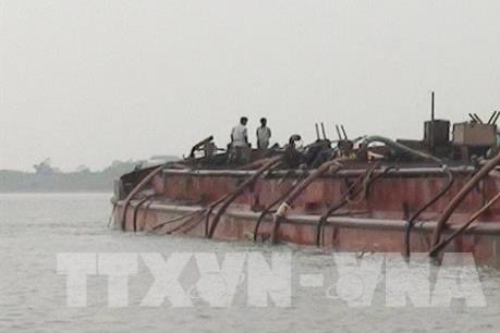 Tp. Hồ Chí Minh: Khai thác cát trộm diễn biến phức tạp