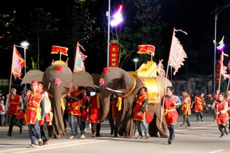 Giỗ Tổ Hùng Vương - Lễ hội Đền Hùng 2017: Sôi động lễ hội dân gian đường phố