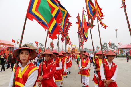 Linh thiêng lễ rước kiệu và dâng lễ vật nhân ngày Giỗ tổ Hùng Vương