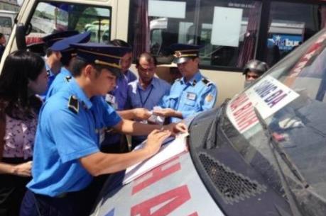 Hà Nội thu hồi phù hiệu gần 420 phương tiện vận tải tái phạm