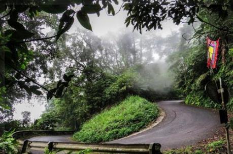 Cứu 2 người bị rơi xuống vực tại Vườn Quốc gia Ba Vì