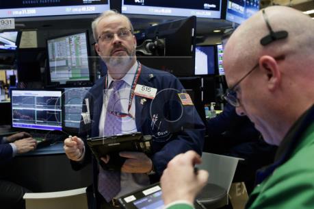 Sắc đỏ bao phủ thị trường chứng khoán Phố Wall