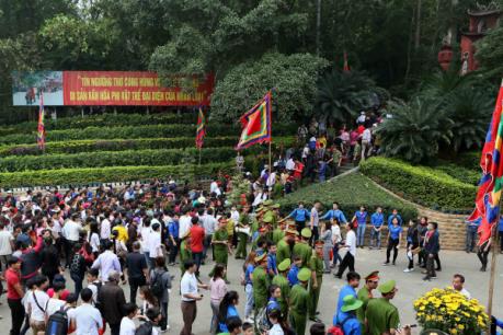 Giỗ Tổ Hùng Vương năm 2017 có còn chen lấn, ùn ứ?