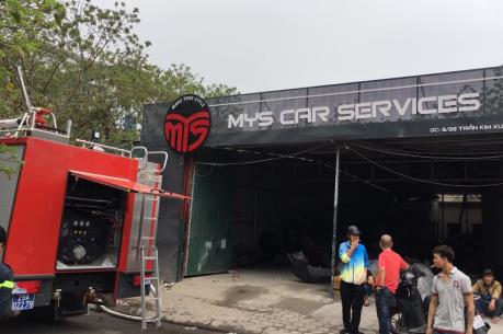 Cháy gara ô tô tại Cầu Giấy, Hà Nội