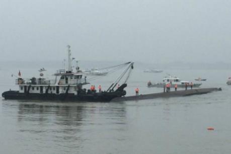 Chìm tàu tại Trung Quốc, 12 người mất tích