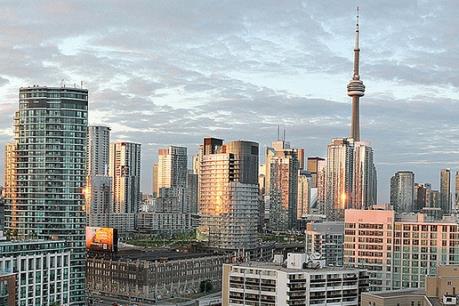 Các ngân hàng lớn tại Canada "báo động” về thị trường nhà đất