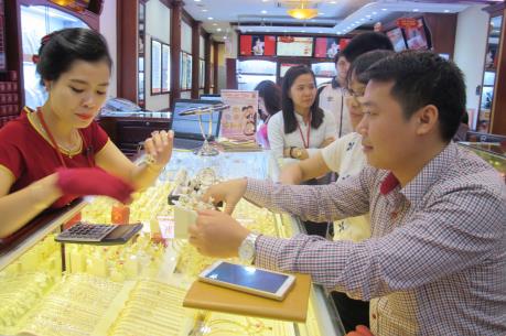 Giá vàng hôm nay 7/4: Vàng thế giới giảm, vàng trong nước vẫn tăng