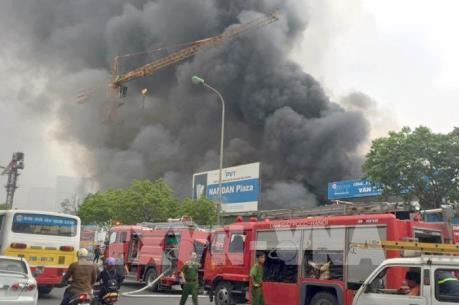 Cháy lớn gần tòa nhà Keangnam trên đường Phạm Hùng, Hà Nội