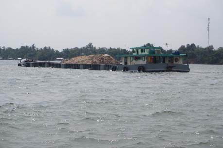 Kiểm tra việc khai thác cát trên sông Hậu