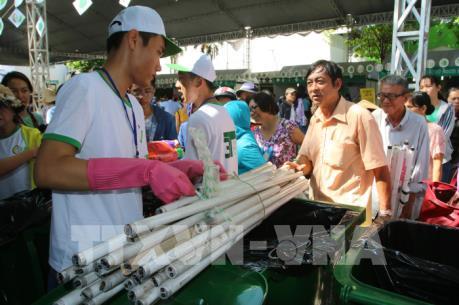 Nâng nhận thức người dân về xử lý chất thải nguy hại