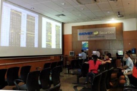 Chứng khoán ngày 18/11: Thị trường “đỏ lửa” và khối ngoại bán ròng