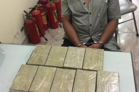 Bắt giữ đối tượng vận chuyển 9 bánh heroin