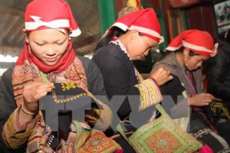 Độc đáo sắc màu thổ cẩm Sa Pa