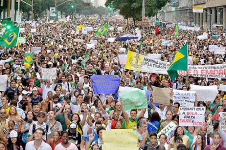 Đình công lớn tại Brazil, hoạt đông đường sắt bị tê liệt