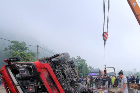 Tai nạn lật xe ô tô giường nằm trên Quốc lộ 1A đoạn qua Hà Tĩnh