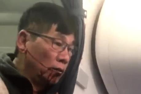 Dân mạng Trung Quốc hủy thẻ United Airlines vì vụ lôi khách thô bạo