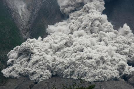 Núi lửa phun trào ở Indonesia