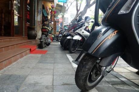 Sau 1 tháng lập lại trật tự vỉa hè Hà Nội, người dân đã có chỗ đi bộ?