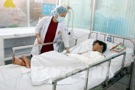 Dùng xăng hun chuột đồng, một bệnh nhi cấp cứu vì bỏng nặng