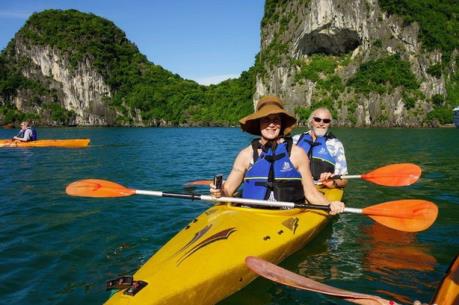Dịch vụ chèo thuyền kayak trên vịnh Hạ Long: Quản lý thế nào cho hiệu quả