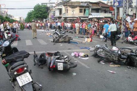 Bình Dương: Tai nạn nghiêm trọng làm 2 người tử vong tại chỗ