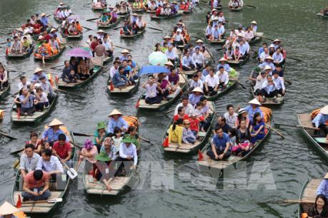 Ninh Bình: Hàng nghìn du khách dự Lễ hội truyền thống Tràng An