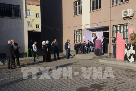 Trưng cầu dân ý ở Thổ Nhĩ Kỳ: Hai người thiệt mạng trước điểm bỏ phiếu