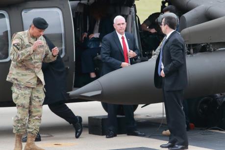 Phó Tổng thống Mỹ đến khu phi quân sự ở biên giới liên Triều