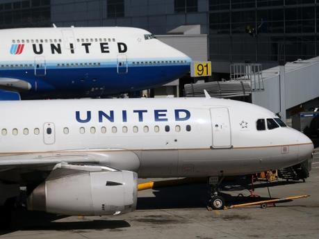 Sự cố của hãng United Airlines ảnh hưởng nặng nề tới công ty mẹ