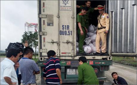 Đồng Nai: Bắt giữ xe container chở hơn 4 tấn nầm gia súc không rõ nguồn gốc