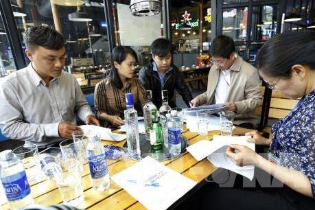 Hà Nội: Rượu "nấu lậu" được bán tràn lan