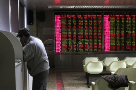 Thị trường chứng khoán Nhật Bản dẫn đầu xu hướng giảm điểm trong khu vực