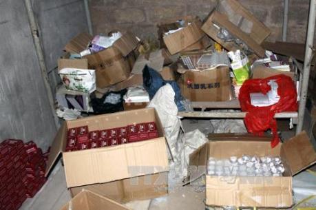 Phát hiện cơ sở làm mỹ phẩm giả quy mô lớn