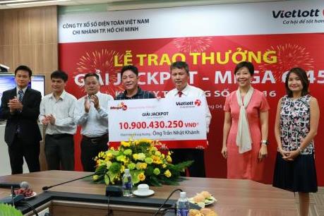 Vietlott lần đầu tiên công khai danh tính và hình ảnh người trúng Jackpot