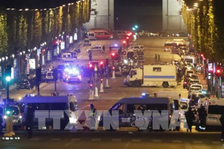 Nóng: Nổ súng tại Paris, IS tuyên bố thực hiện vụ tấn công