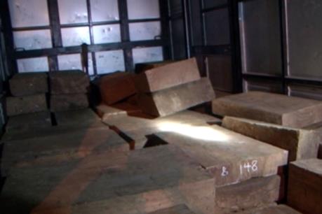 Nam Định bắt giữ xe chở gỗ quý không rõ nguồn gốc