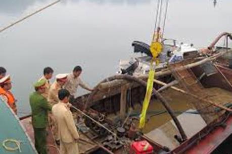 Bắt giữ 6 tàu hút cát quy mô lớn trên sông Uông, Quảng Ninh