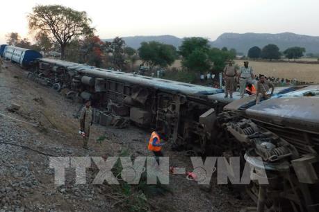 Xe tải đâm vào đám đông, hàng chục người thương vong