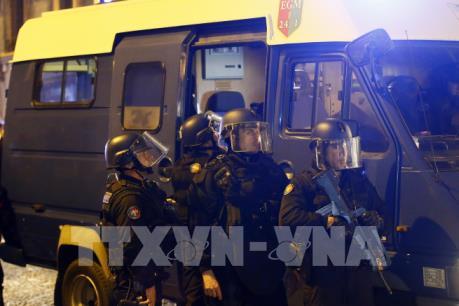 Vụ nổ súng tại Paris: Pháp truy lùng nghi can thứ hai