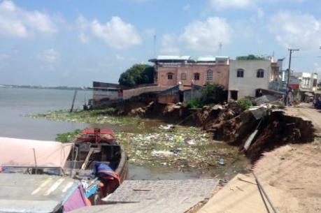 Sạt lở gây sập nhà, An Giang ban bố tình trạng thiên tai khẩn cấp