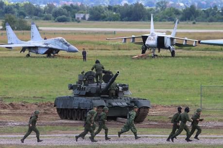 Nga mạnh tay chi tiêu quân sự bất chấp giá dầu giảm và các lệnh trừng phạt kinh tế