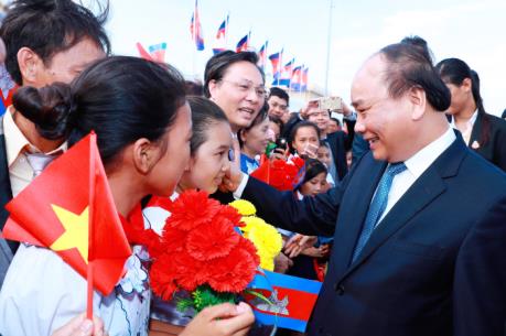 Thủ tướng Nguyễn Xuân Phúc đến Phnom Penh, bắt đầu thăm chính thức Vương quốc Campuchia