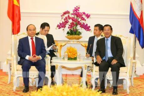 Thủ tướng Nguyễn Xuân Phúc hội đàm với Thủ tướng Campuchia Hun Sen