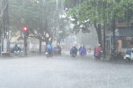 Dự báo thời tiết hôm nay 26/4: Ảnh hưởng không khí lạnh, chiều tối nay có mưa dông